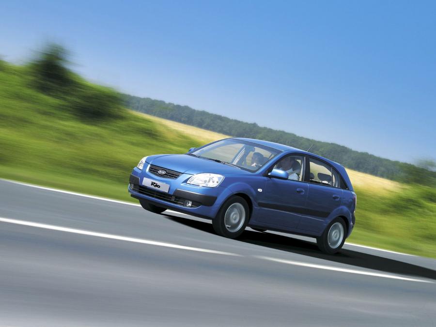  Kia Rio Hatchback 2005 года  (фото 14 из 39)
